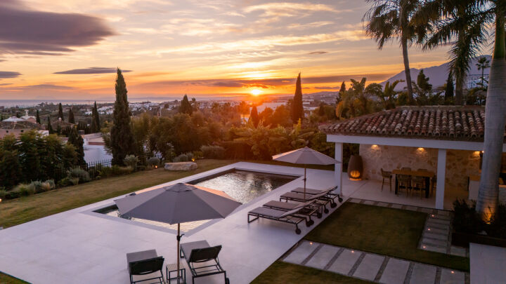 Casa de Luna - Sophisticated Andalusian Villa with Breathtaking Panoramic Views