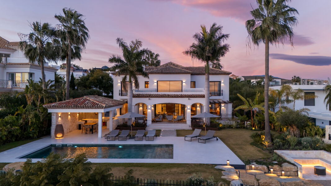 Casa de Luna - Sophisticated Andalusian Villa with Breathtaking Panoramic Views