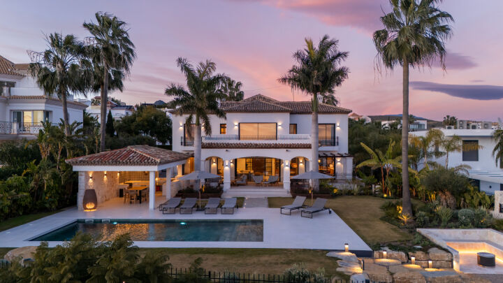Casa de Luna - Sophisticated Andalusian Villa with Breathtaking Panoramic Views