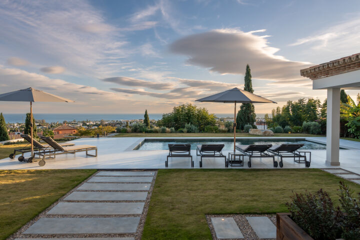 Casa de Luna - Sophisticated Andalusian Villa with Breathtaking Panoramic Views