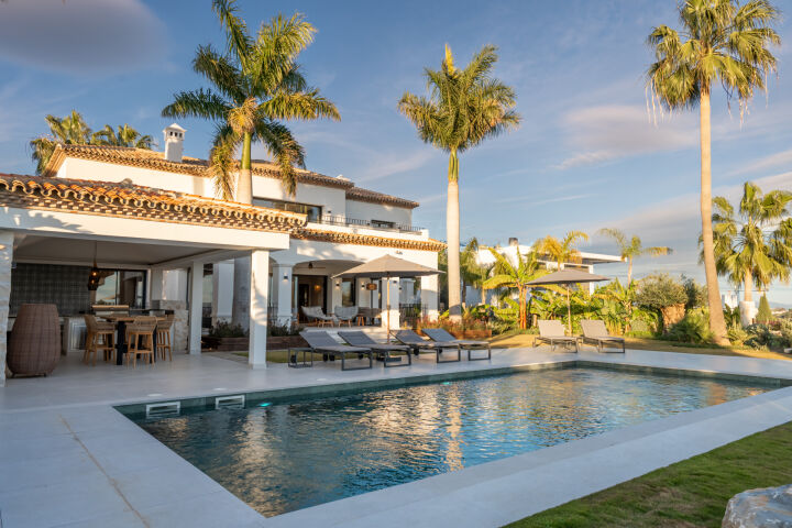 Casa de Luna - Sophisticated Andalusian Villa with Breathtaking Panoramic Views