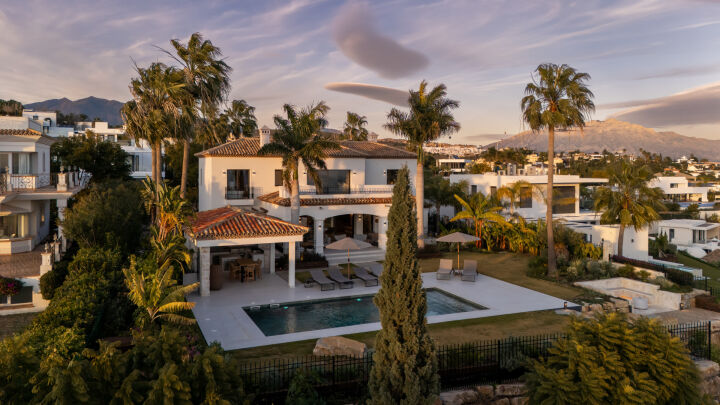 Casa de Luna - Sophisticated Andalusian Villa with Breathtaking Panoramic Views