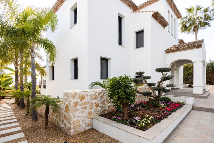 Casa de Luna - Sophisticated Andalusian Villa with Breathtaking Panoramic Views