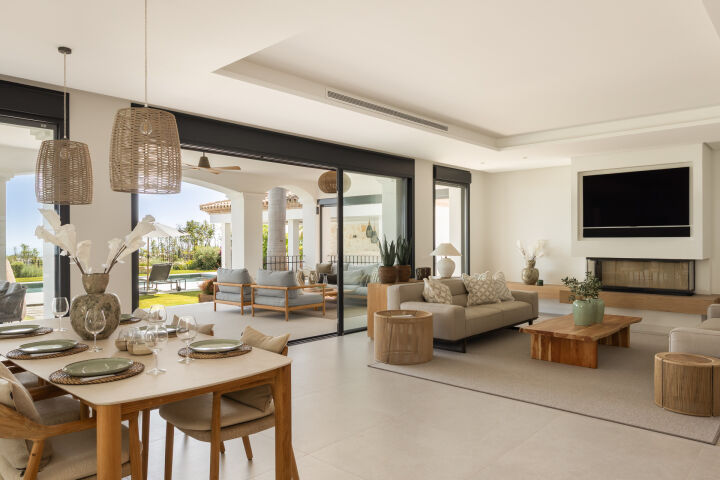 Casa de Luna - Sophisticated Andalusian Villa with Breathtaking Panoramic Views
