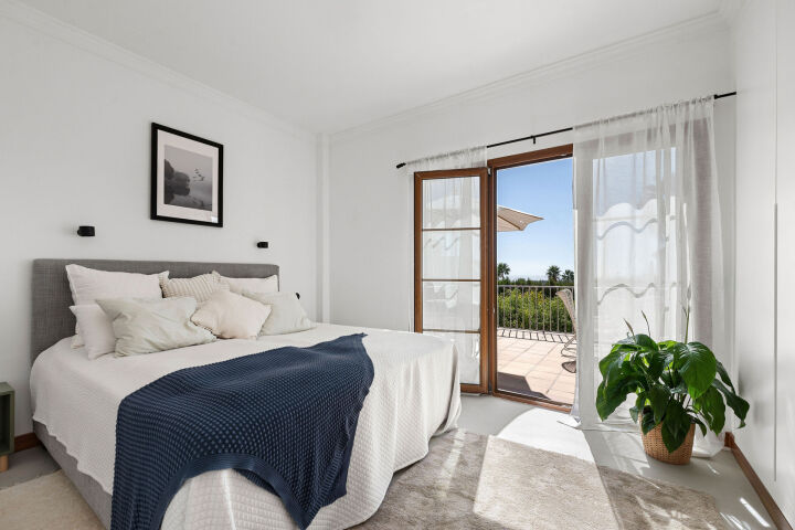 Villa Pinot - A Contemporary Gem in Estepona East