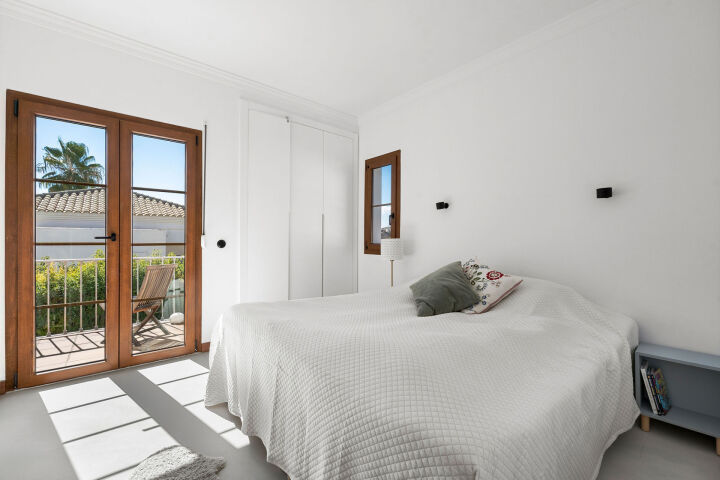 Villa Pinot - A Contemporary Gem in Estepona East