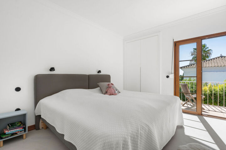 Villa Pinot - A Contemporary Gem in Estepona East