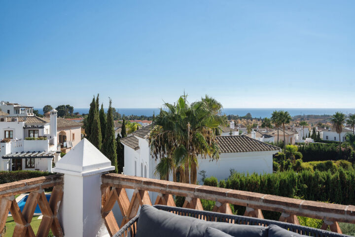 Villa Pinot - A Contemporary Gem in Estepona East