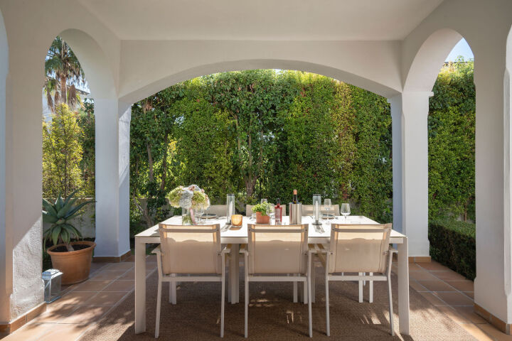 Villa Pinot - A Contemporary Gem in Estepona East