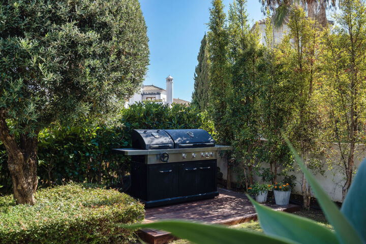 Villa Pinot - A Contemporary Gem in Estepona East