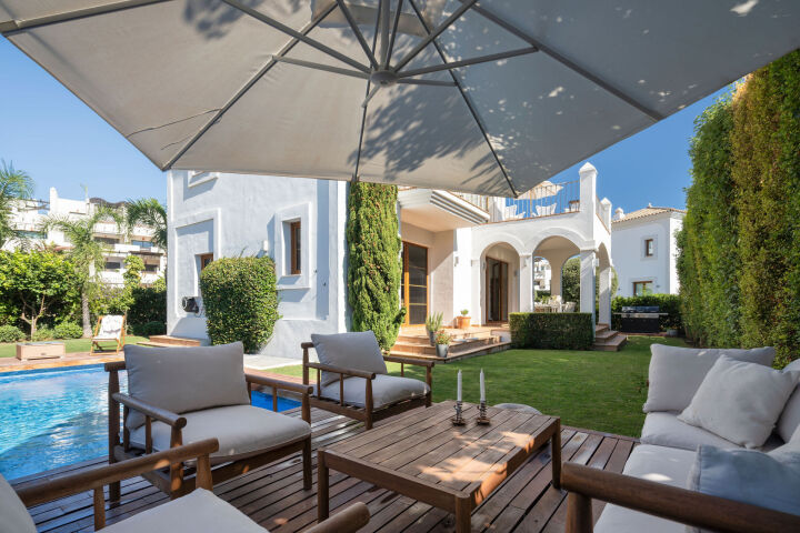 Villa Pinot - A Contemporary Gem in Estepona East
