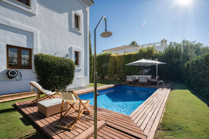 Villa Pinot - A Contemporary Gem in Estepona East