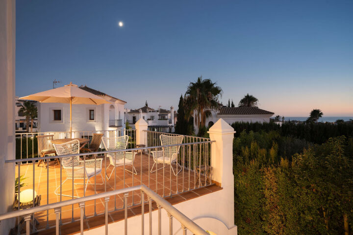 Villa Pinot - A Contemporary Gem in Estepona East