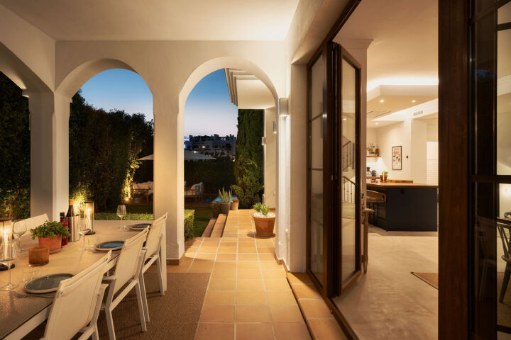 Villa Pinot - A Contemporary Gem in Estepona East
