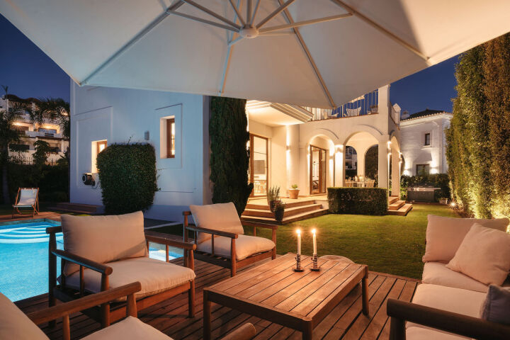 Villa Pinot - A Contemporary Gem in Estepona East