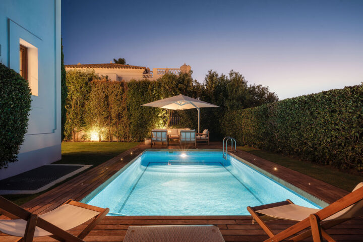 Villa Pinot - A Contemporary Gem in Estepona East
