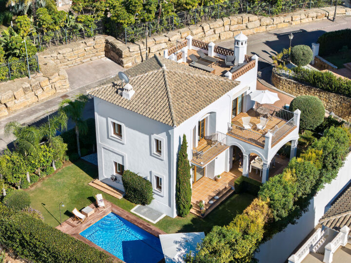 Villa Pinot - A Contemporary Gem in Estepona East