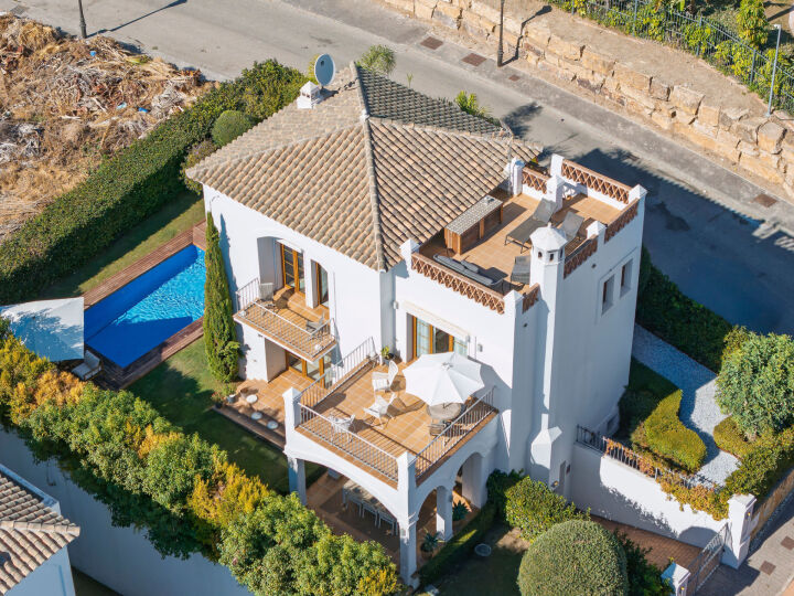 Villa Pinot - A Contemporary Gem in Estepona East