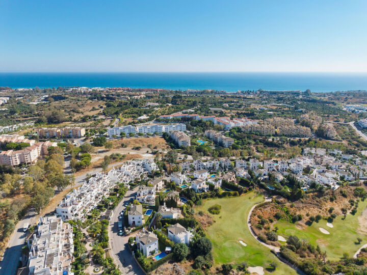 Villa Pinot - A Contemporary Gem in Estepona East