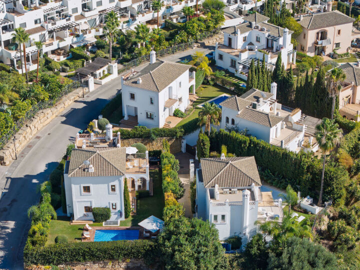 Villa Pinot - A Contemporary Gem in Estepona East