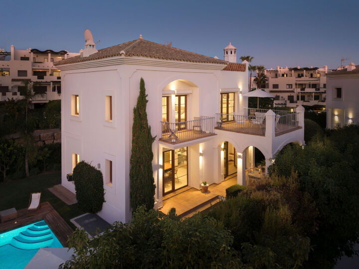 Villa Pinot - A Contemporary Gem in Estepona East