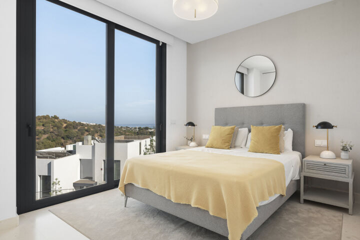 Casa Estrella - 5-Bedroom Villa in a Secure Gated Community in Marbella East