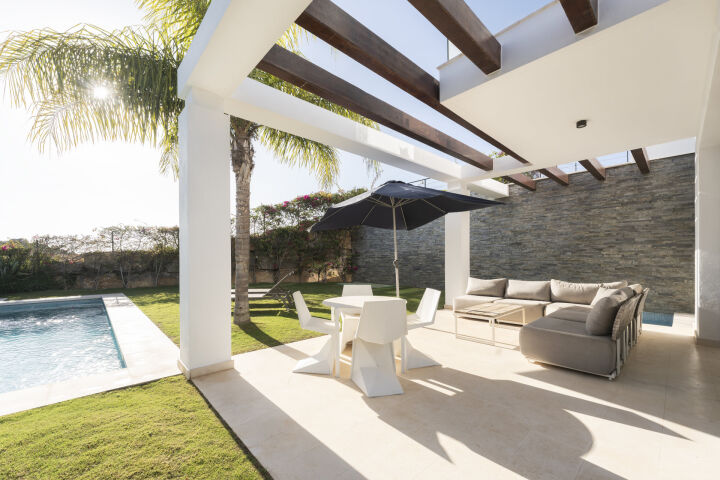Casa Estrella - 5-Bedroom Villa in a Secure Gated Community in Marbella East
