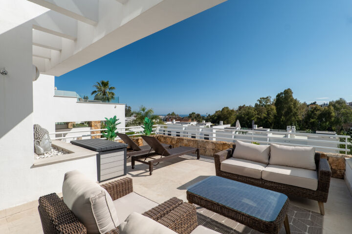 Casa Aria - Chic 3-Bedroom Townhouse with Expansive Views Near Puente Romano