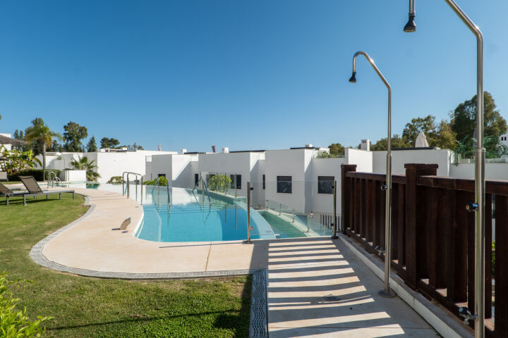 Casa Aria - Chic 3-Bedroom Townhouse with Expansive Views Near Puente Romano