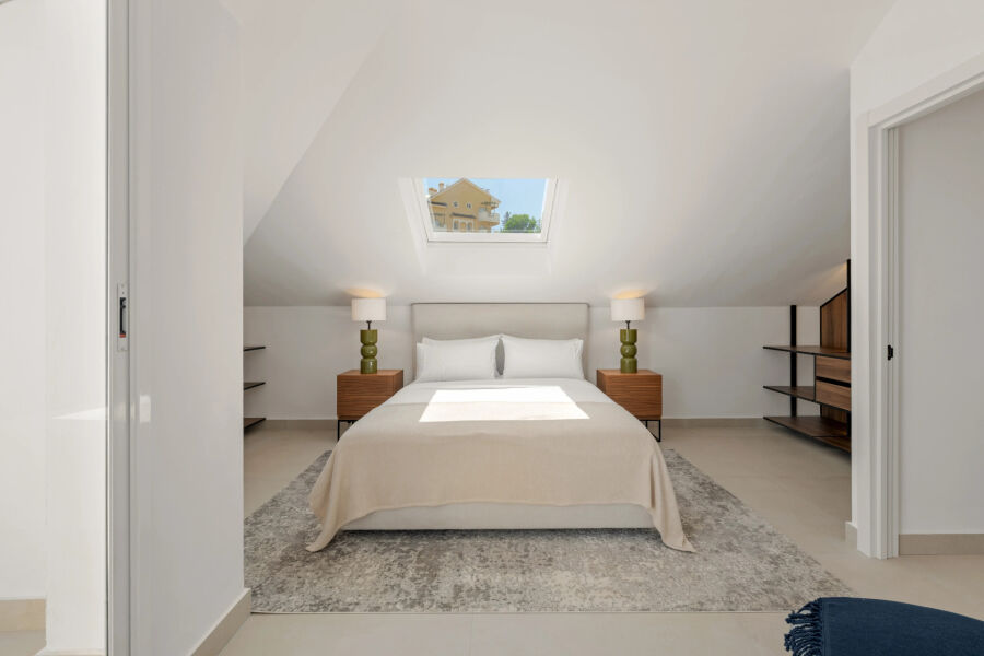 Las Lolas Sky Residence - A Boutique Penthouse in the Heart of Nueva Andalucía