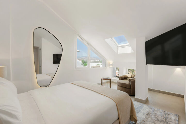 Las Lolas Sky Residence - A Boutique Penthouse in the Heart of Nueva Andalucía