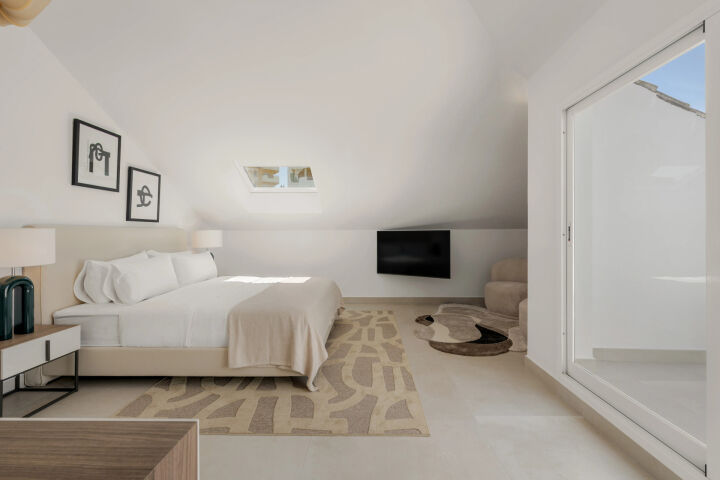 Las Lolas Sky Residence - A Boutique Penthouse in the Heart of Nueva Andalucía