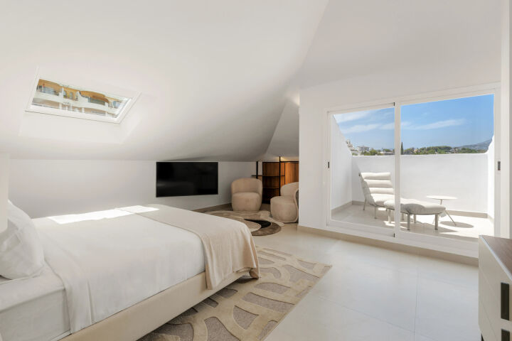 Las Lolas Sky Residence - A Boutique Penthouse in the Heart of Nueva Andalucía
