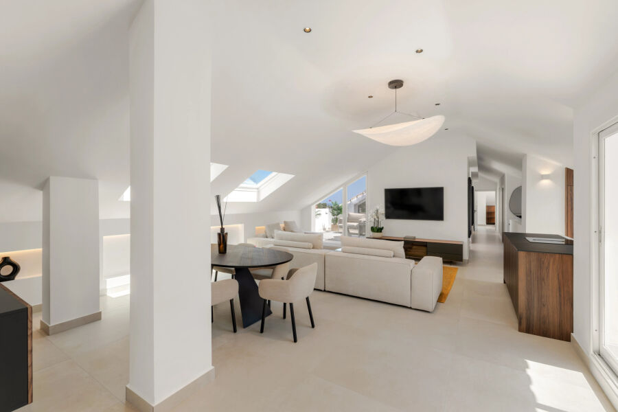 Las Lolas Sky Residence - A Boutique Penthouse in the Heart of Nueva Andalucía