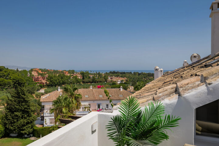 Las Lolas Sky Residence - A Boutique Penthouse in the Heart of Nueva Andalucía