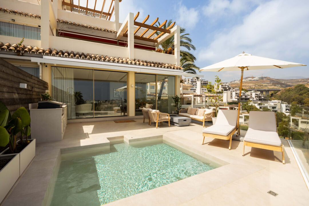 Apartment Les Belvederes - Luxury Apartment with Private Pool in Nueva Andalucia