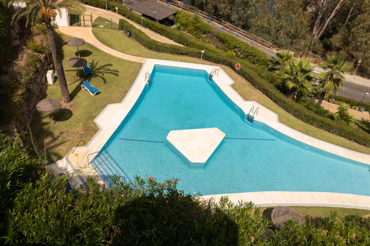 Apartment Les Belvederes - Luxury Apartment with Private Pool in Nueva Andalucia