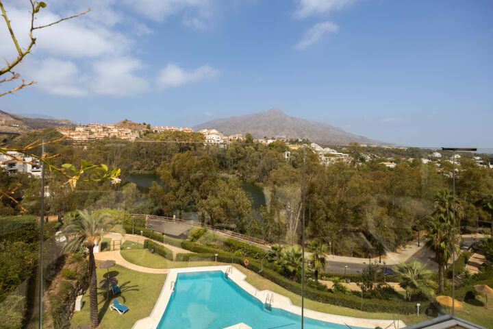 Apartment Les Belvederes - Luxury Apartment with Private Pool in Nueva Andalucia