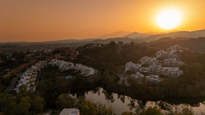 Apartment Les Belvederes - Luxury Apartment with Private Pool in Nueva Andalucia