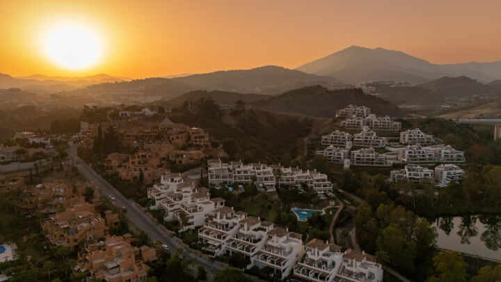Apartment Les Belvederes - Luxury Apartment with Private Pool in Nueva Andalucia