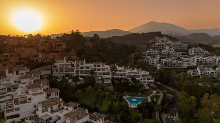 Apartment Les Belvederes - Luxury Apartment with Private Pool in Nueva Andalucia