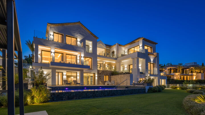 Villa Rebecka - Contemporary Mediterranean Home in Los Flamingos, Benahavís