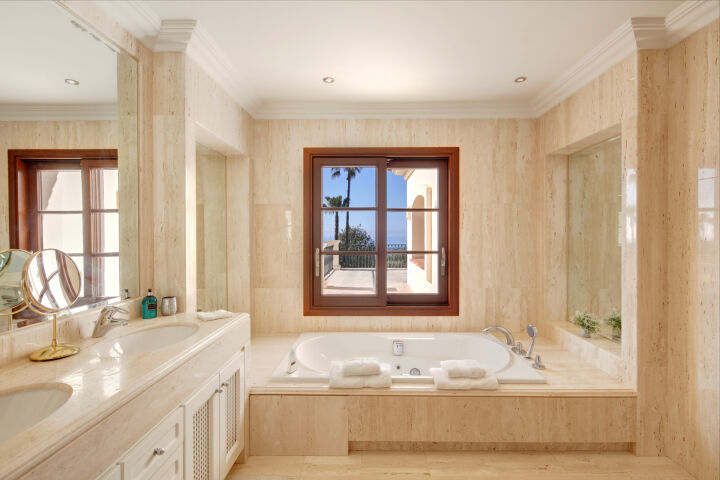 Casa Augusta - Contemporary Mansion with Breathtaking Views in Nagüeles, Marbella Golden Mile