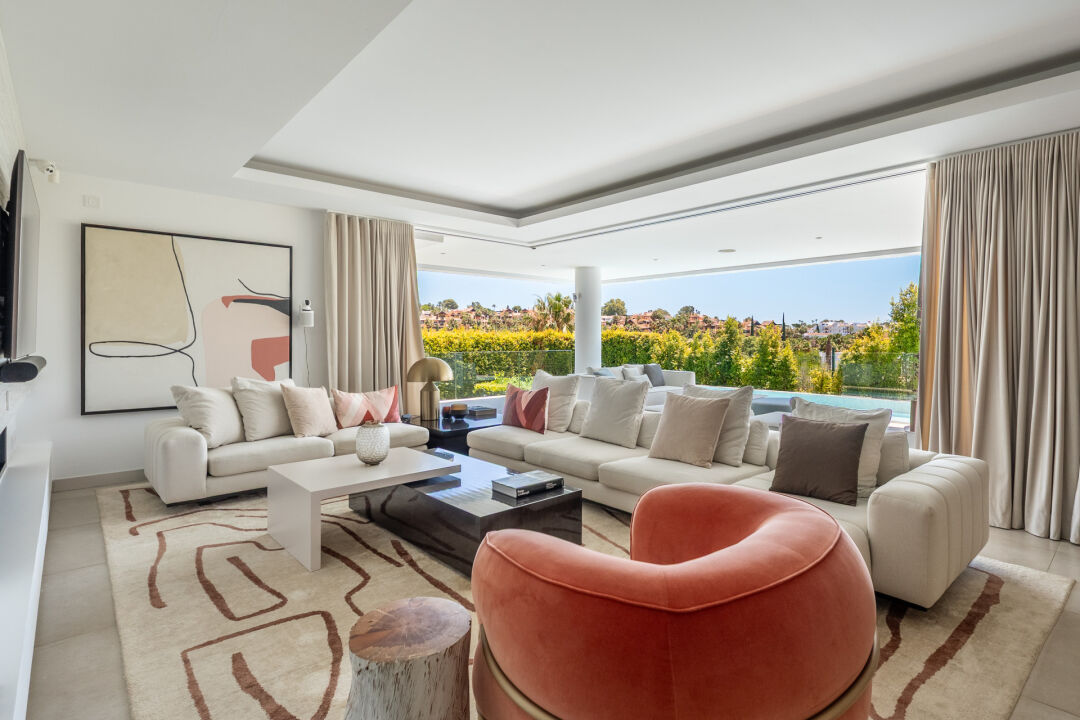 Villa Belphry - Contemporary Golf-View Villa with Infinity Pool on the New Golden Mile, Estepona