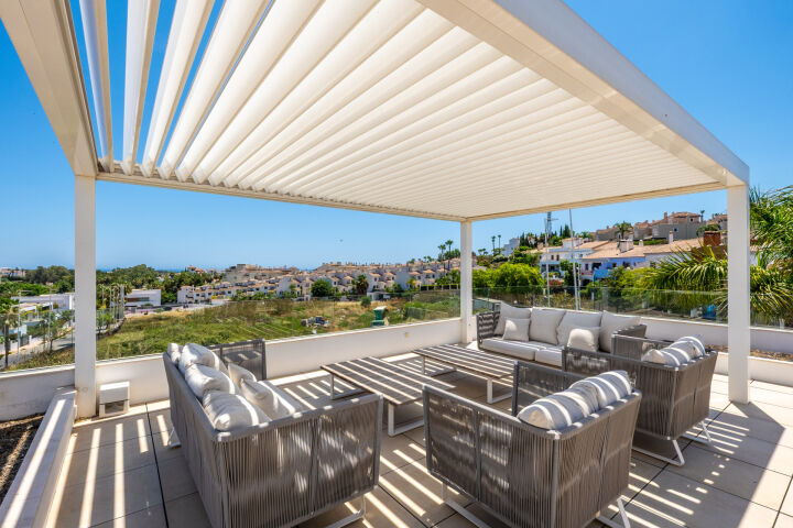 Villa Belphry - Contemporary Golf-View Villa with Infinity Pool on the New Golden Mile, Estepona
