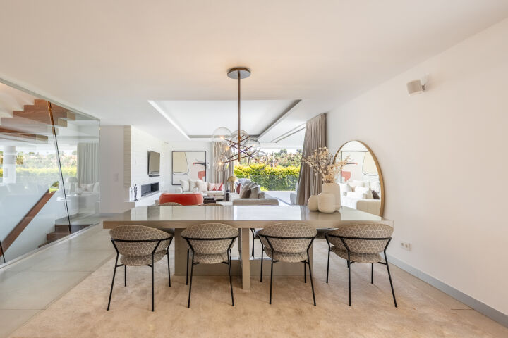 Villa Belphry - Contemporary Golf-View Villa with Infinity Pool on the New Golden Mile, Estepona