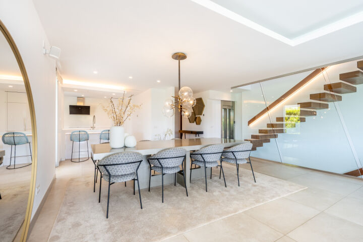 Villa Belphry - Contemporary Golf-View Villa with Infinity Pool on the New Golden Mile, Estepona