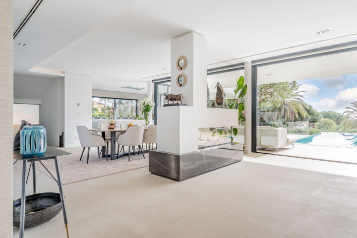 Villa View - Luxury Beachside Retreat in Marbesa, Marbella East