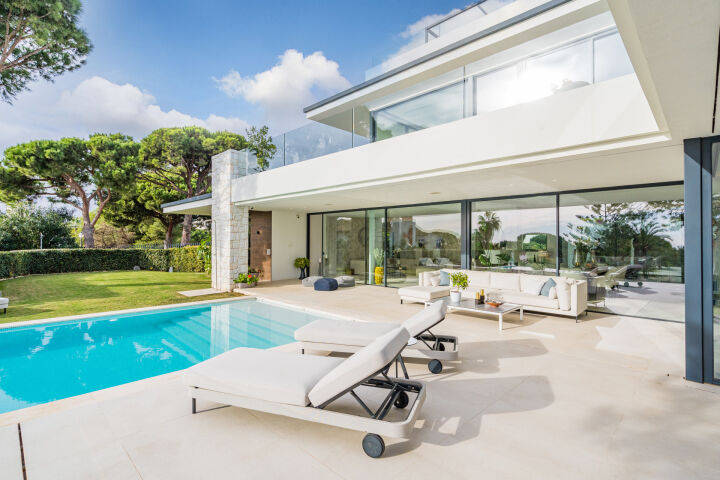 Villa View - Luxury Beachside Retreat in Marbesa, Marbella East