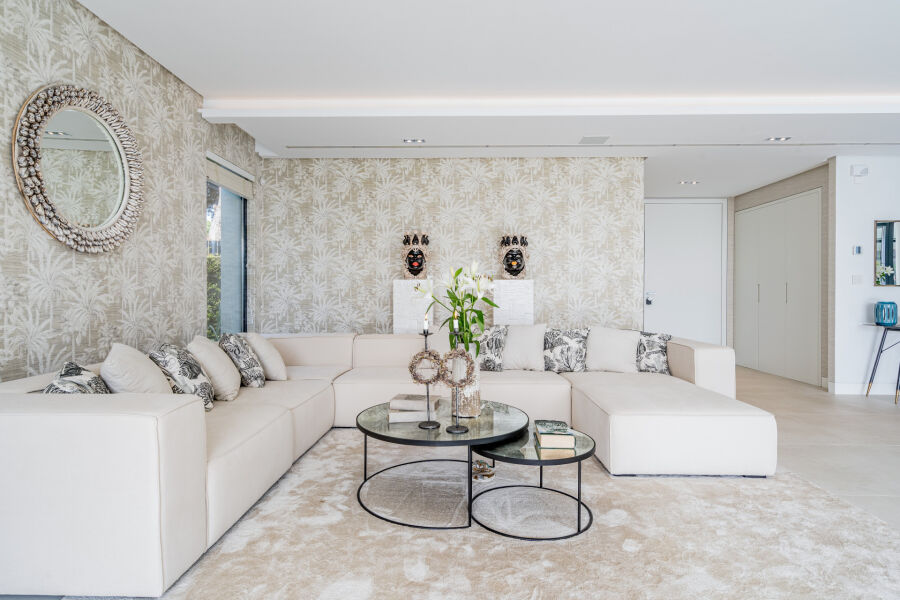 Villa View - Luxury Beachside Retreat in Marbesa, Marbella East